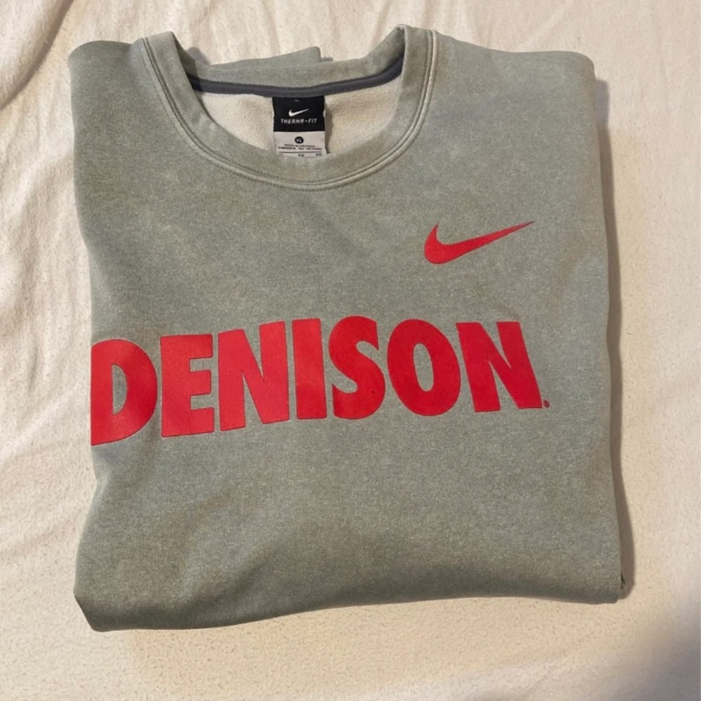 Gray nike sweatshirt